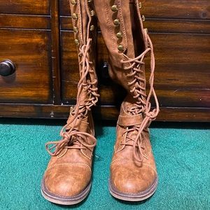 Lace up boots